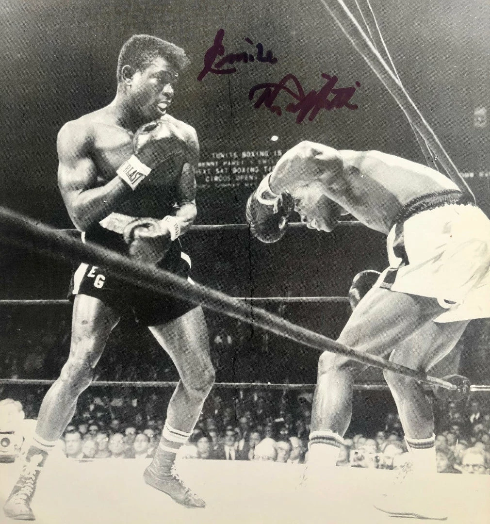 Iconsofboxing.com Emile Griffith Autographed 8x10 Black & White Photo World Champion Boxer